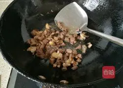 Illustration of how to make radish, beef brisket and mushroom stew 4