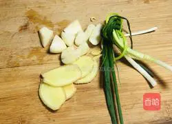 Illustration of how to make chestnut roasted pork ribs 1