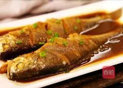 Illustration of how to cook yellow croaker in sauce 10