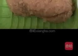 Illustration of how to make chicken breast and vegetable meatballs 1