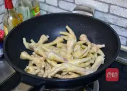 Illustration of how to make braised chicken feet 6
