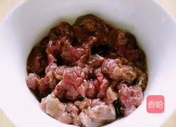 Illustration of how to make green onion beef 1