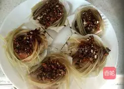 Illustration of how to make steamed scallops with garlic vermicelli 6