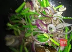 Illustration of how to make beef fried spaghetti 6