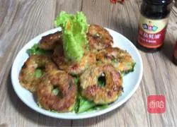 Illustration of how to make colorful shrimp rings 14