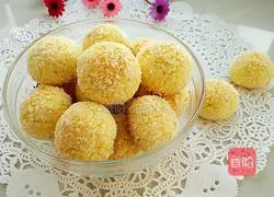 Illustration of how to make golden coconut balls 12