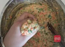 Illustration of how to make fried carrot and vegetable meatballs 9