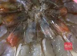 Illustration of how to make garlic shrimps 9