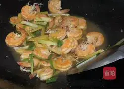 Illustration of how to make salt and pepper shrimp 7