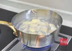 Garlic Spicy Seafood Pasta Recipe Illustration 3