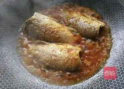 Illustration of how to make barbecue-flavored braised fish 8