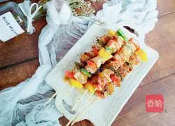 Illustration of the pan version of chicken skewers with colored pepper 9