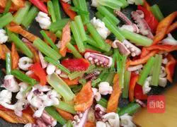 Illustration of how to stir-fry squid 9