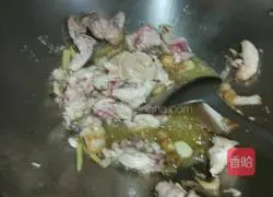 Illustration of how to make stir-fried Hunan chicken 4