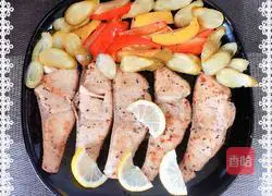 Illustration of how to make pan-fried black pepper salmon/macaroni salad 10