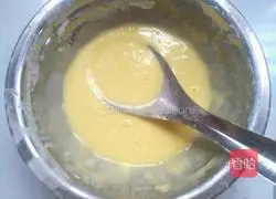 Illustration of how to make a small four-inch cream cake 2