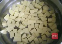 Illustration of how to make mashed potatoes with meat sauce 2