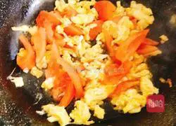 Illustration of how to make scrambled eggs with tomatoes 5