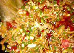 Illustration of how to make fish-flavored shredded pork with pickled pepper 10