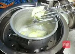 Milk Chocolate Mousse Recipe Illustration 4