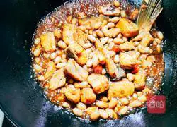 Illustration of how to cook salted fish and roast peanuts 11