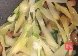 Cantonese style - fried bacon with lettuce illustration 3