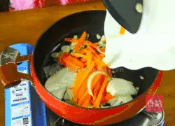 Illustration of how to make smoked salmon and stir-fried vegetables 9