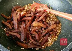 Illustration of how to make spicy cumin dried pork 9