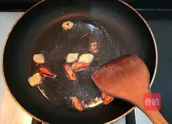 Illustration of how to cook clam meat and stir-fried leeks 6