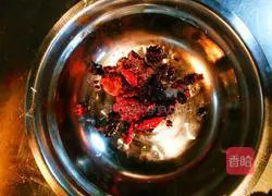 Illustration of how to cook twice-cooked pork with green onions 9