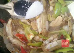 Illustration of how to make fried razor clams 9