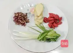 Illustration of how to make sour radish and duck soup 1