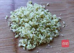 Illustration of how to make crab paste 4