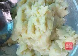 Cheese Baked Ham and Mashed Potatoes Illustration 2