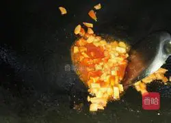 Illustration of how to make tomato sauce fried rice 5