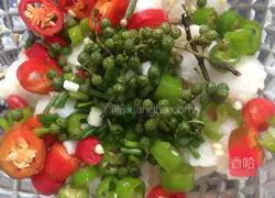 Illustration of how to cook fish with fresh pepper 6