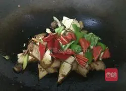 Illustration of how to make fragrant dried twice-cooked pork 9