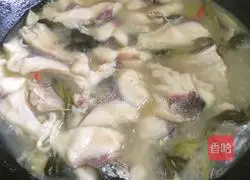 Illustration of how to cook fish with pickled vegetables 5