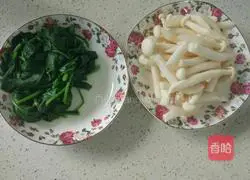 Illustration of how to make stir-fried spinach and white mushrooms 2