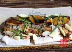 Illustration of steamed grass carp segments 5