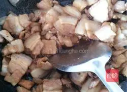 Illustration of how to make garlic twice-cooked pork 4