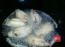 Illustration of how to make crispy fried chicken wings 3