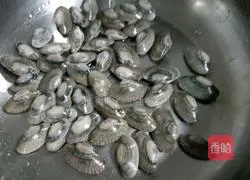 Illustration of how to make stir-fried flower armor 1