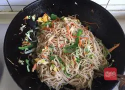 Seafood Fried Noodles Recipe Illustration 18