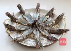 Illustration of how to make steamed prawns with garlic vermicelli 3