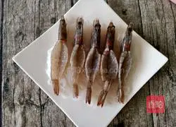 Illustration of how to steam shrimps with garlic vermicelli 10