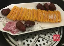 Illustration of how to make steamed pumpkin with red dates 4