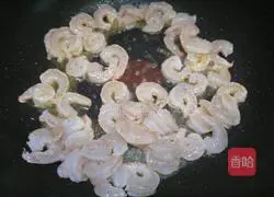 Illustration of how to make shrimps with smooth eggs 6 