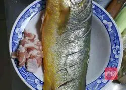 How to make soy-flavored yellow croaker Illustration 2