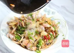 Illustration of how to make scallion oil and sea melon seeds 6